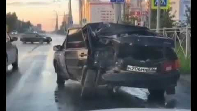 Мрежата се възхищава от това, което се случи с автомобил ВАЗ след инцидент ВИДЕО