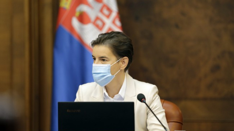 Премиерът на Сърбия пое първата К-19 ваксина в страната