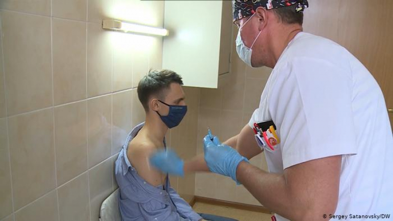 Журналист разказа какво е преживял след втората доза от ваксината "Спутник V"