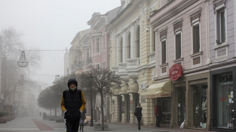 Бомба е паднала в Пловдив навръх Коледа, няма живо пиле СНИМКИ