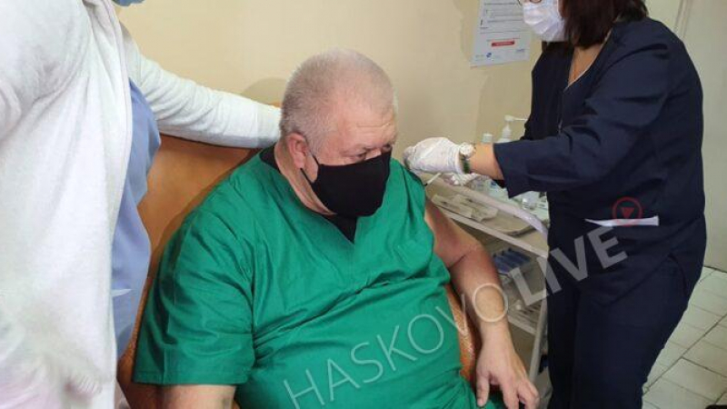Първият ваксиниран в Хасковска област медик съобщи за голяма трагедия с К-19