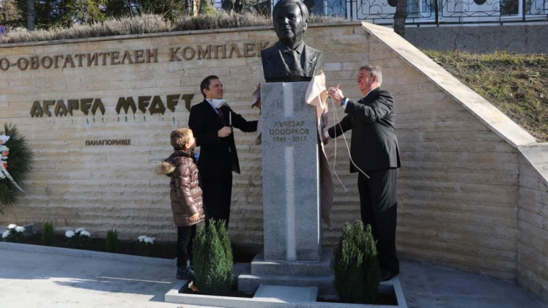 Изградиха бюст-паметник на Лъчезар Цоцорков на рождения ден на „Асарел-Медет“