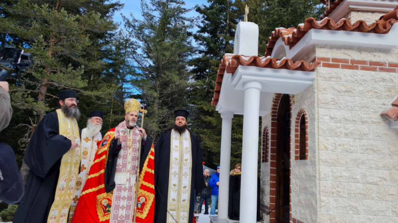 Негово високопреосвещенство Антоний освети храм на Мальовица 