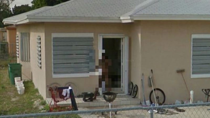 Скандалeн кадър с чисто гола жена взриви Google Maps! 18+