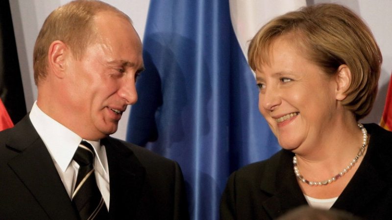 Меркел и Путин обсъдиха съвместно производство на ваксина срещу К-19