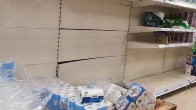 Паника на Острова заради локдауна, разграбват магазините СНИМКИ