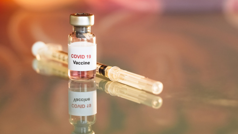 Лекар от "Александровска" показа какъв документ се дава след ваксиниране 