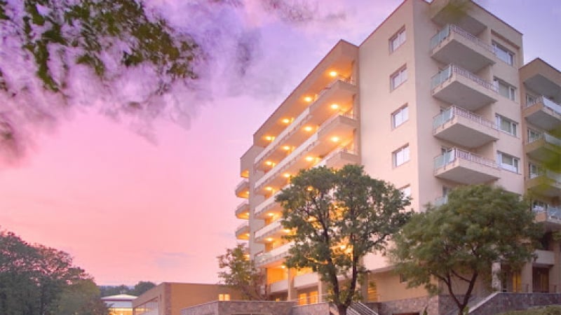 Скъпарски имоти по родните курорти отиват на тезгяха заради К-19 