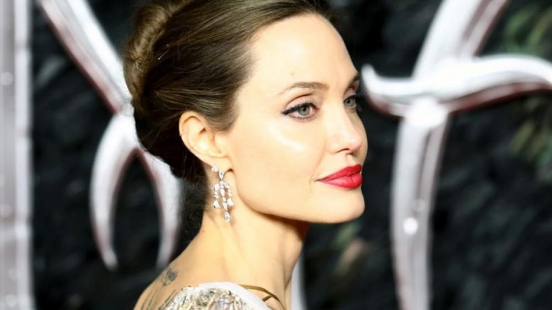 Анджелина Джоли втрещи с външния си вид по време на пандемията СНИМКИ 