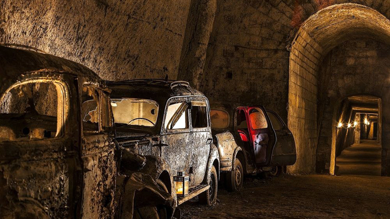 Капсула на времето: Откриха култови коли в затрупан тунел