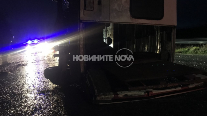 Тежка катастрофа край Стара Загора прати жена и дете в болница СНИМКИ