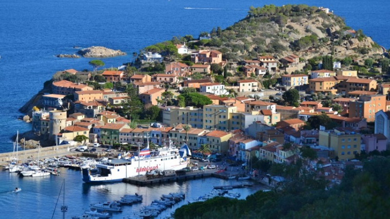 Жителите на този пълен с туристи италиански остров не се разболяват от К-19, учени изясниха защо