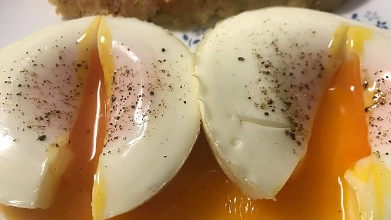 Жена разкри идеален начин за приготвяне на яйца и възхити мрежата СНИМКИ