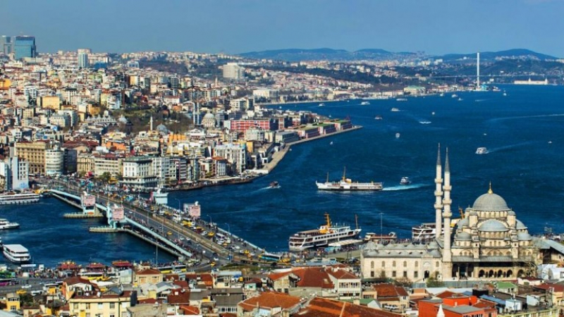 Властите в Истанбул дават храна за смет