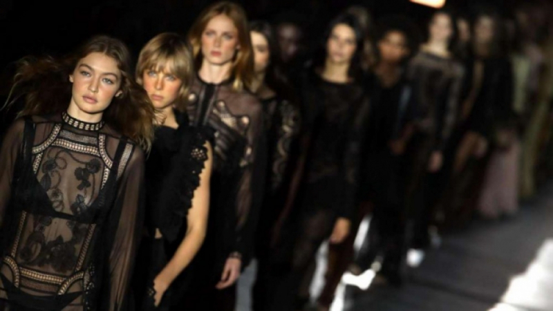 Италианската седмицата на модата започна във „фигитален“ формат ВИДЕО