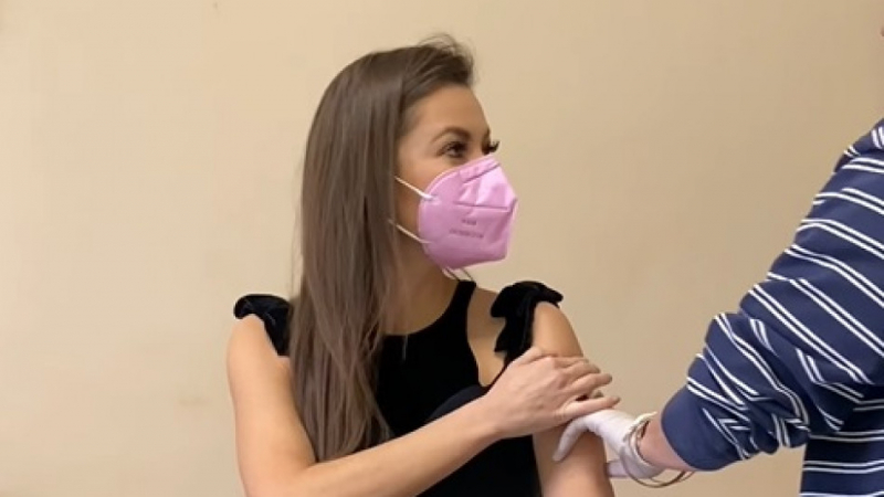 Гери Дончева си сложи К-19 ваксина, но болницата й загази ВИДЕО