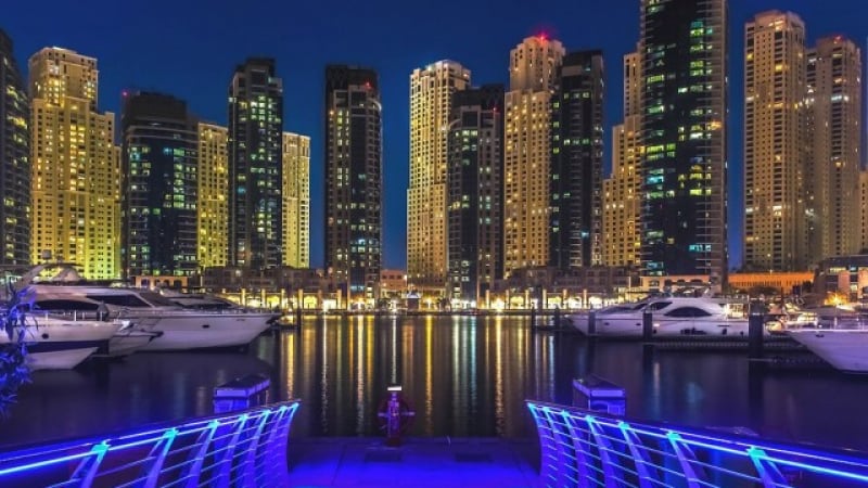 Уникален плаващ курорт строят във водите на Dubai Marina СНИМКИ