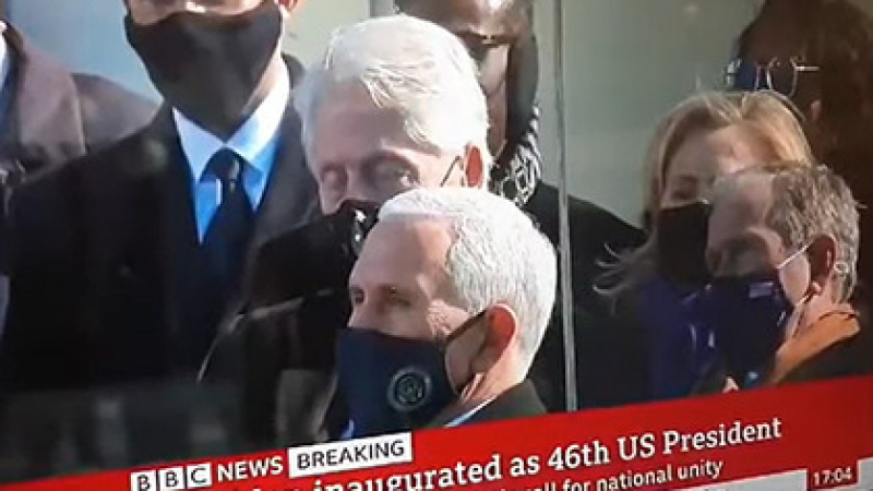 Вижте как Бил Клинтън заспа на инаугурацията на Джо Байдън ВИДЕО