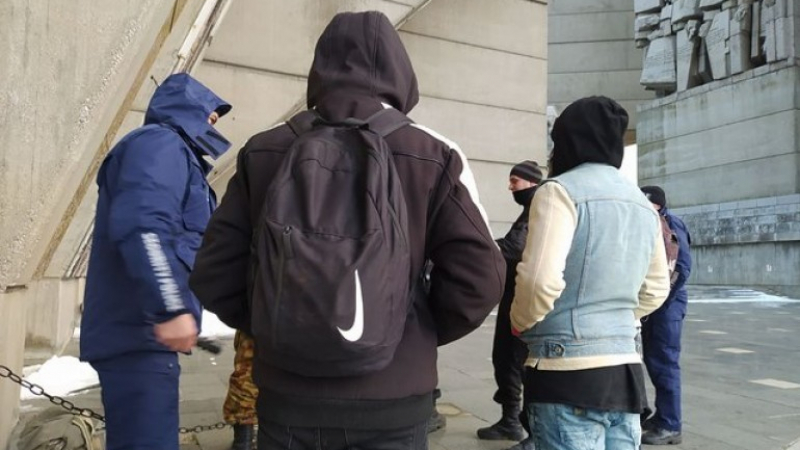 Трима младежи арестувани в Шумен заради селфи СНИМКИ