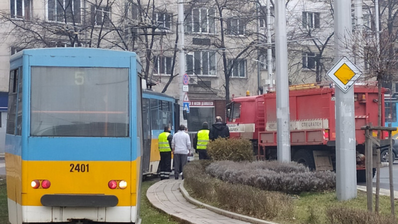 Сигнал до БЛИЦ! Тежко меле в центъра на София, изтича газ от... СНИМКИ