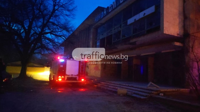Пишлигари разбиха и запалиха емблематична сграда в Пловдив