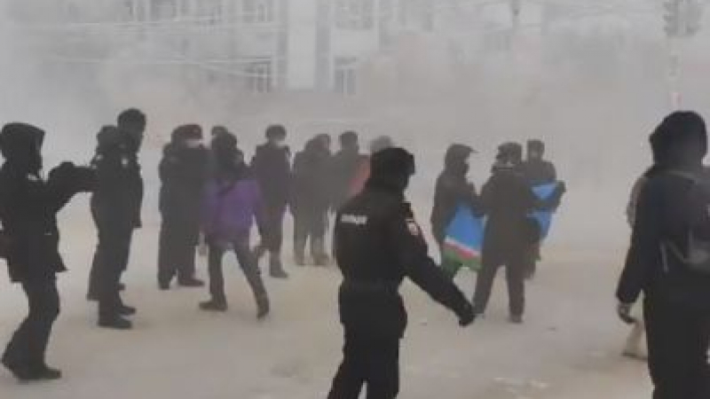 В Русия е страшно! Сблъсъци на полиция и протестиращи заради Навални ВИДЕО