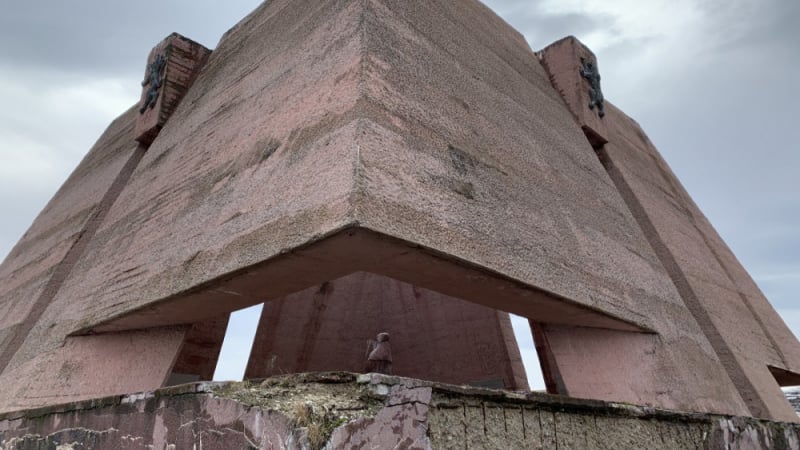 Тъжни СНИМКИ показват забравената война на капитаните и пантеона в тяхна памет край Сливница