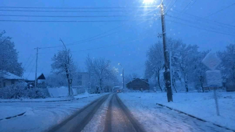 Започна се: Сняг трупа обилно в този български град СНИМКИ