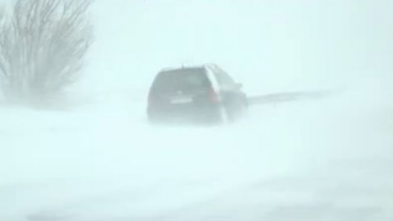 26 см сняг натрупа в Разград, страната остава в остава в капан на лошото време до...