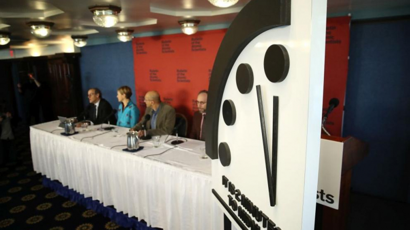 Часовникът на "Страшния съд" остави 100 секунди до края на света 