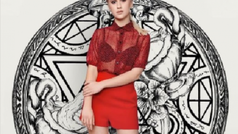 Мария Бакалова грейна по прозрачна риза на страниците на Vogue СНИМКИ