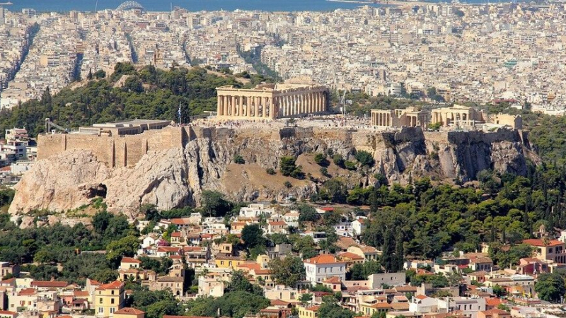 Върнаха строгите мерки срещу ковид в Атина