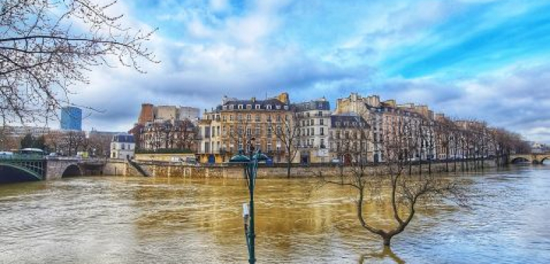 Потоп в Париж, Сена залива центъра СНИМКИ
