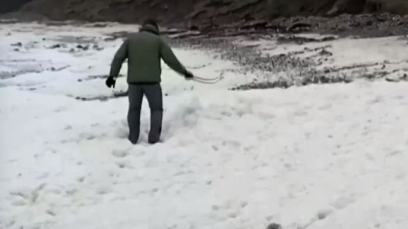 Шок! Какво се случва на този плаж във Великобритания ВИДЕО