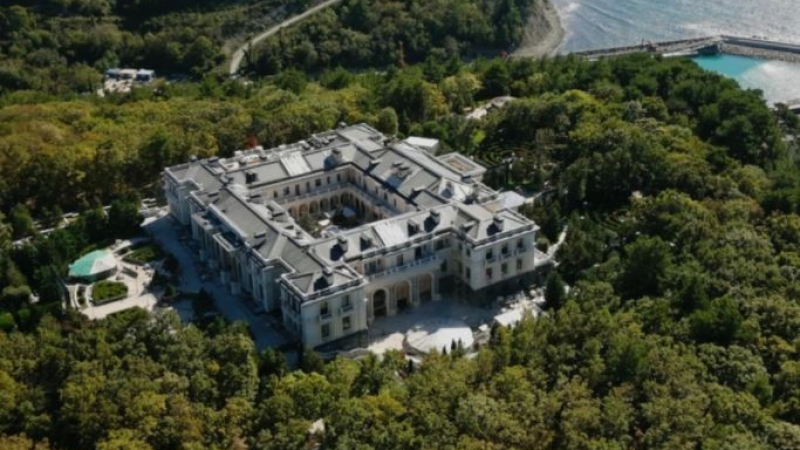 Строители пред Би Би Си: Казаха ни да завършим двореца за рождения ден на Путин