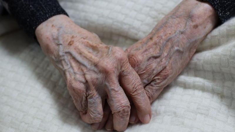 Най-възрастната жена, прекарала COVID-19, празнува 117-и рожден ден СНИМКИ