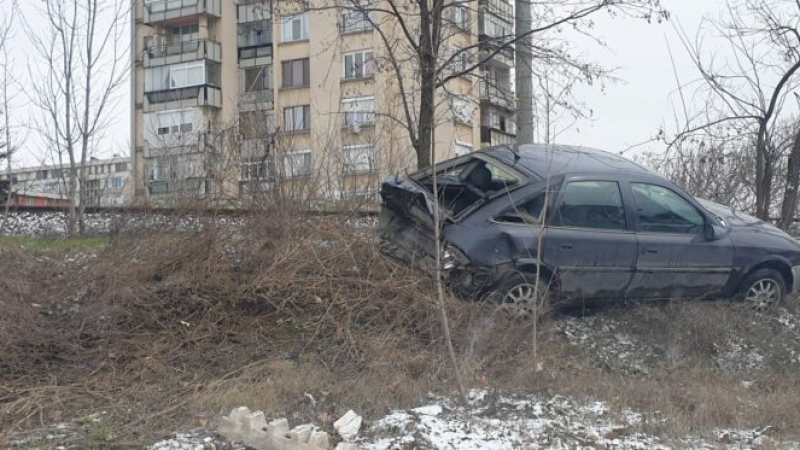 Шофьори се счепкаха на паркинг в Казанлък, метнаха се в колите и стана страшно СНИМКИ 