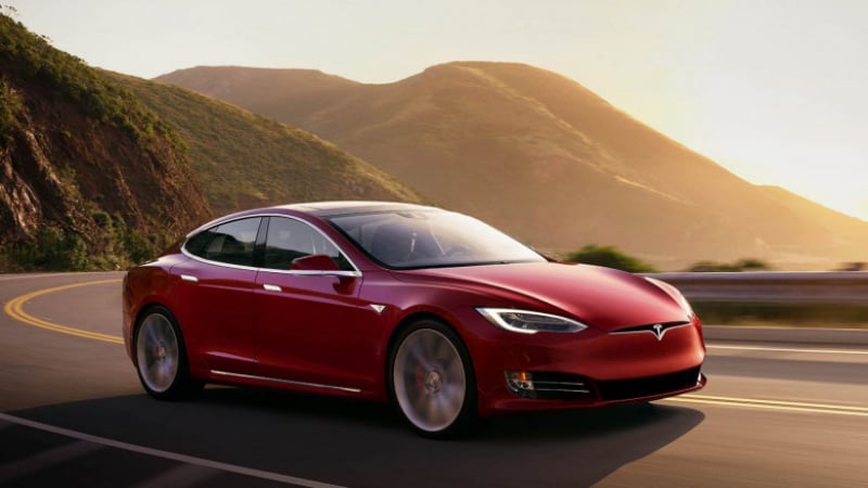 Tesla отзовава десетки хиляди коли заради опасен проблем