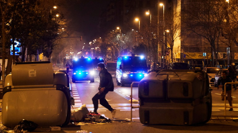 Втора вечер протести в Испания заради арест на рапър