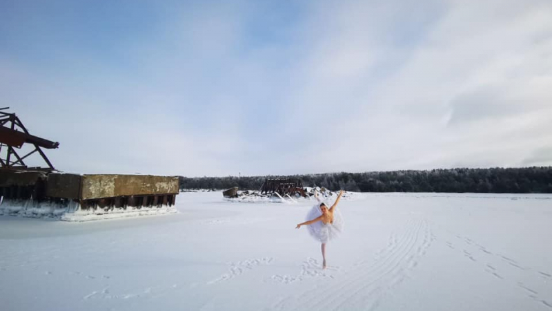 Балерина изпълни невероятен танц върху снега в знак на протест срещу... 