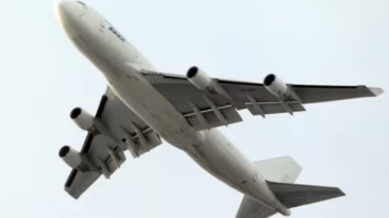 Нова драма с Boeing 747, който се разпадна във въздуха, сега над град в Нидерландия СНИМКИ