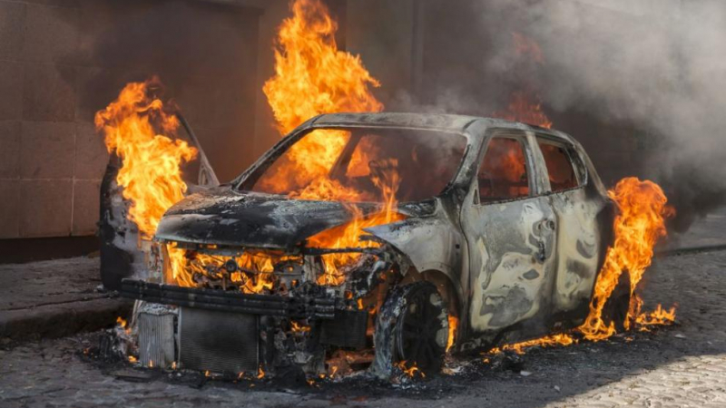 Запалиха дипломатически автомобил на Северна Македония в Гърция