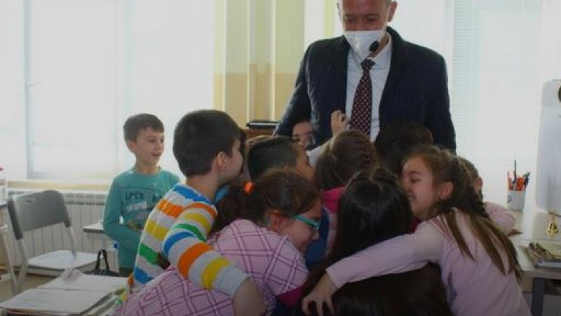 Ученици объркаха наш министър с румънска кинозвезда 