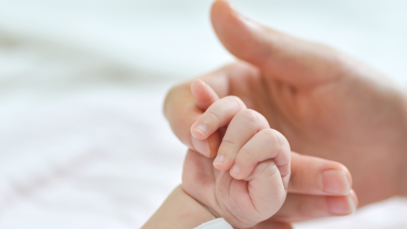 Бебе с трансплацентално преминали антитела за ковид се роди в УМБАЛ „Софиямед“