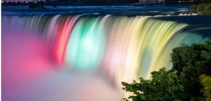 Уникално събитие по случай 3 март: Ниагарският водопад ... 