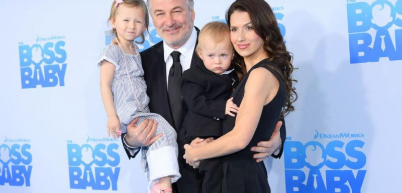 Огромно щастие сполетя Алек Болдуин месеци след като стана татко за пети път СНИМКИ 