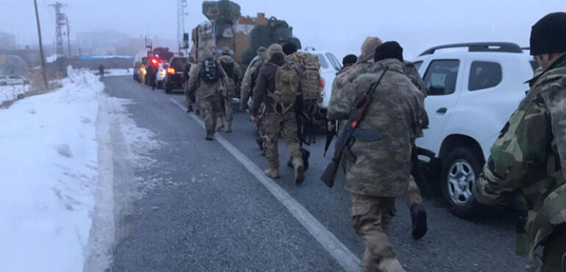 Военен хеликоптер се разби в Турция, спасители броят труповете 
