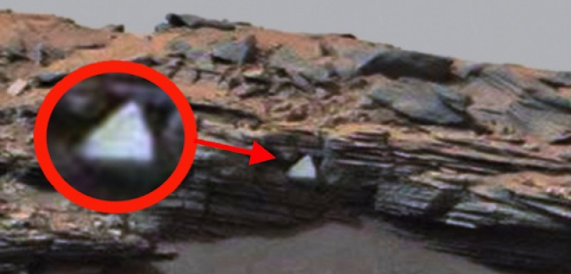 Мистериозен триъгълен обект бе открит на Марс ВИДЕО