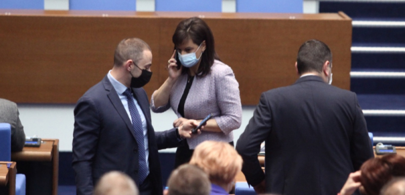 В парламента ври и кипи заради руската ваксина, ето какво се случва 