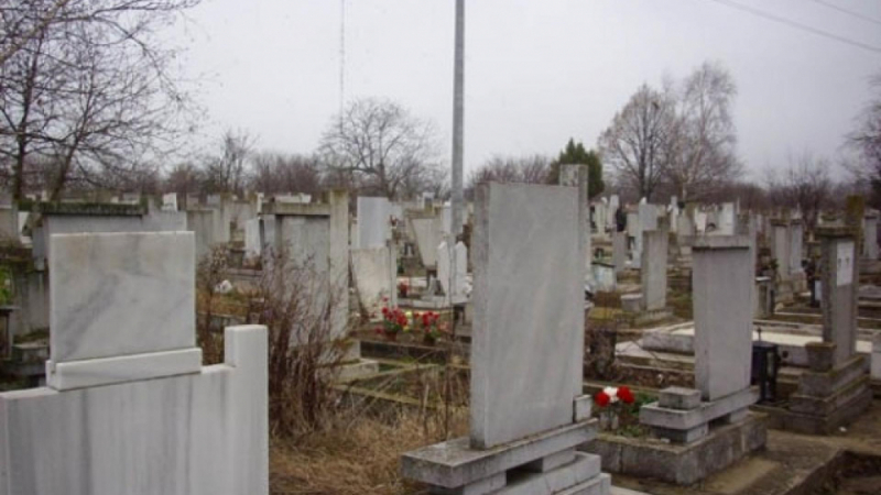 Страшен скандал заради трупове и гробове в Ловеч